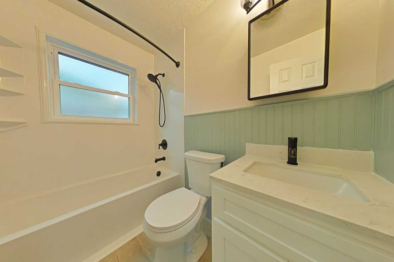 318 Nw 62nd St - Photo 5 of 14