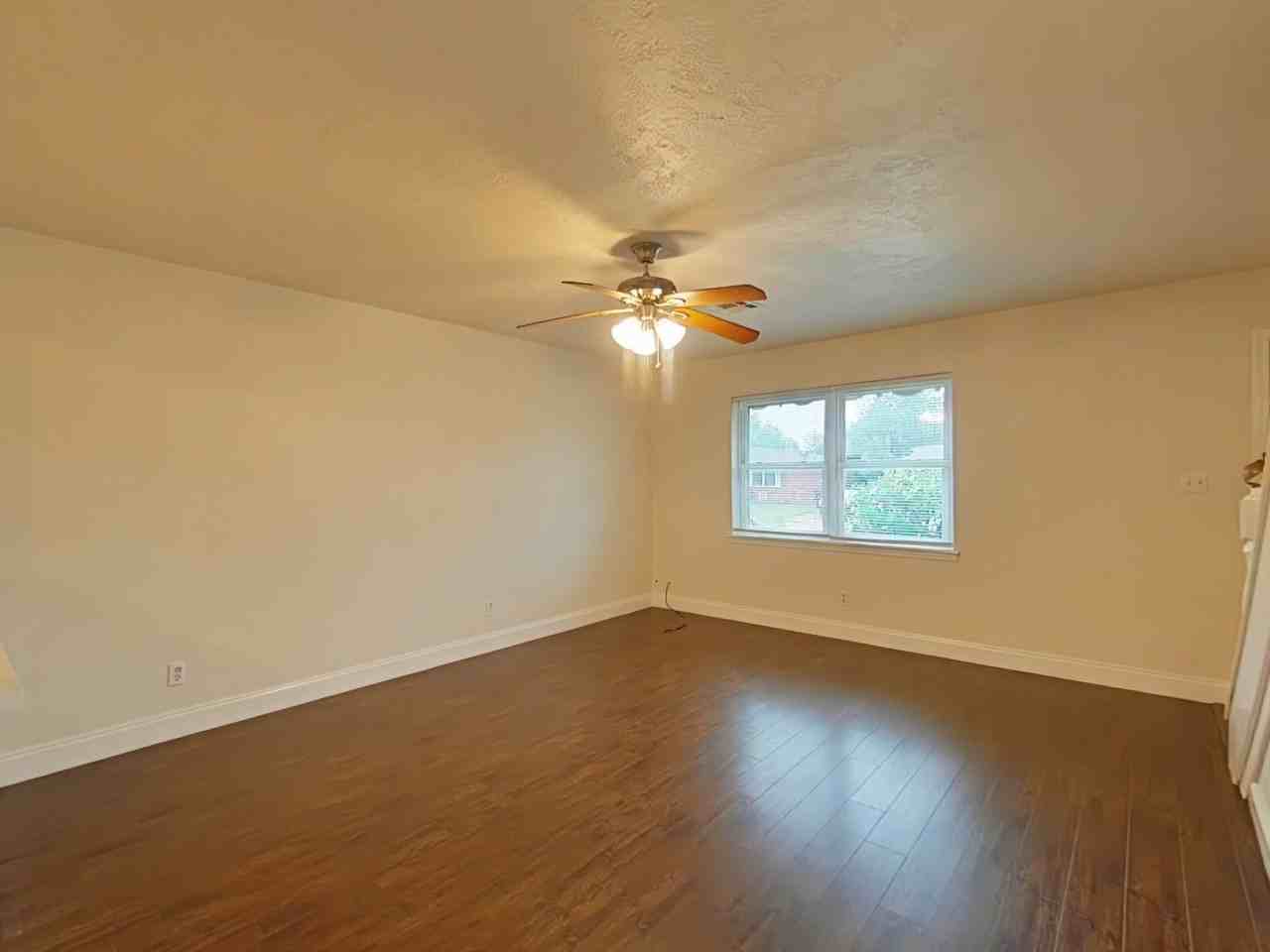 318 Nw 62nd St - Photo 6 of 14