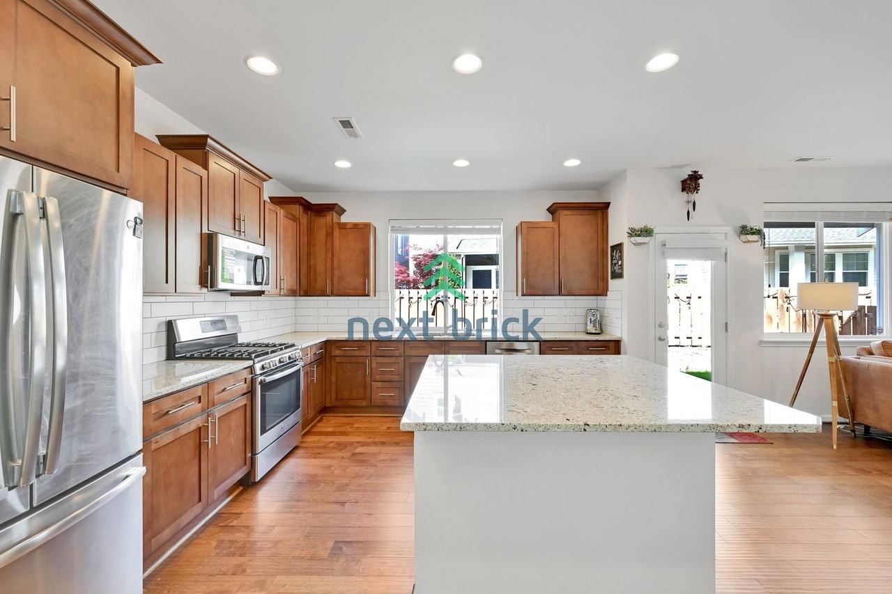 4508 31st Ave Se - Photo 3 of 30