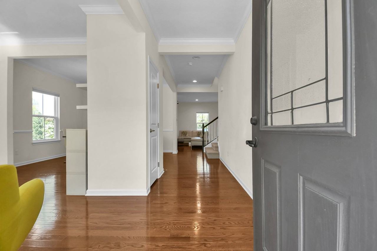 6279 Brandon Dr - Photo 3 of 39