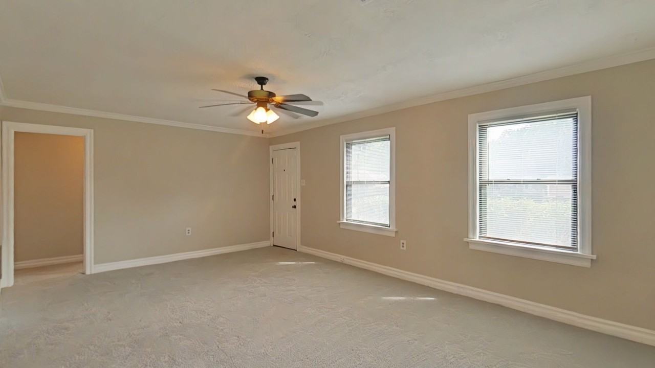 1307 Nw Maple Ave - Photo 4 of 14