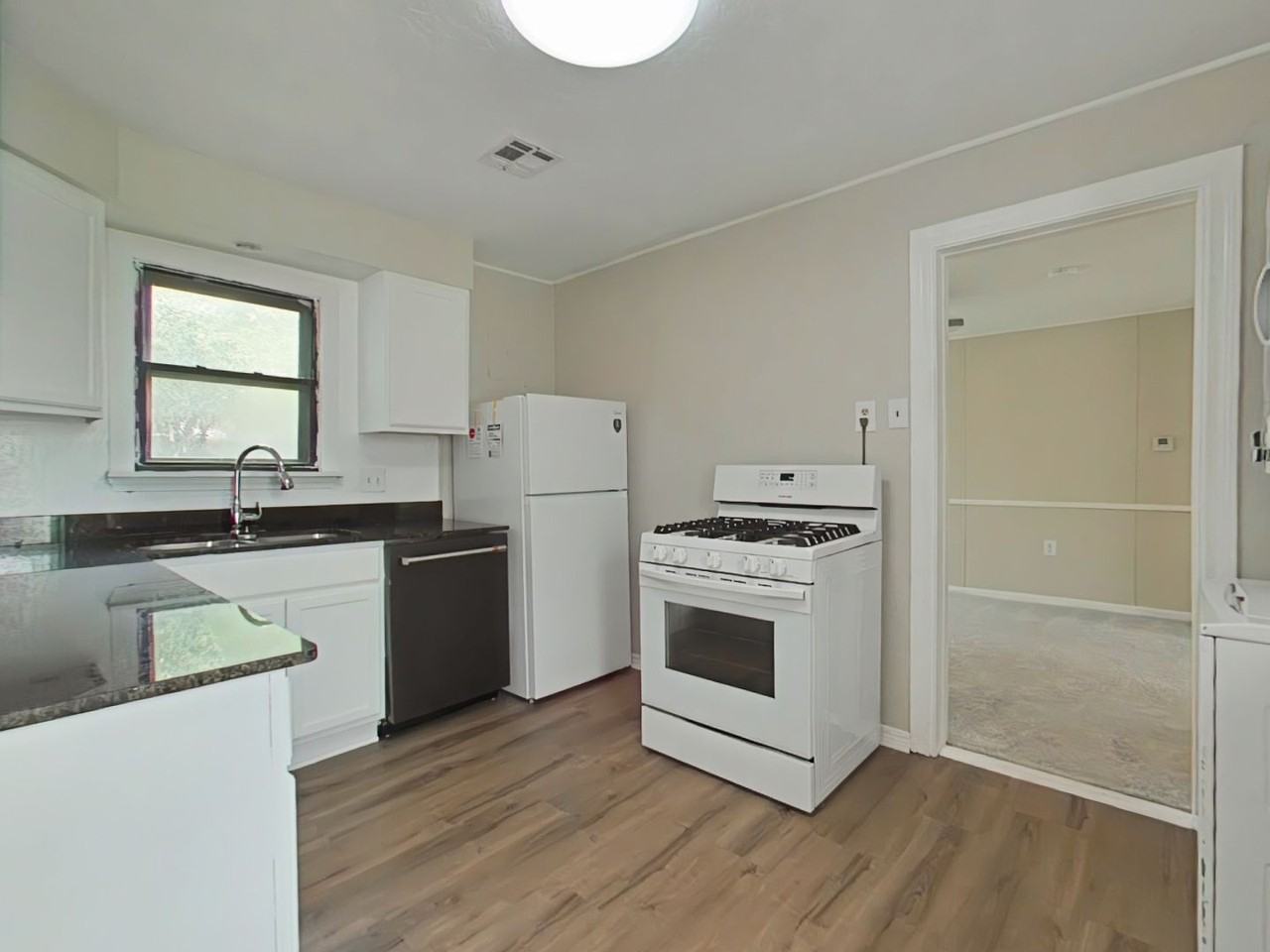 1307 Nw Maple Ave - Photo 6 of 14