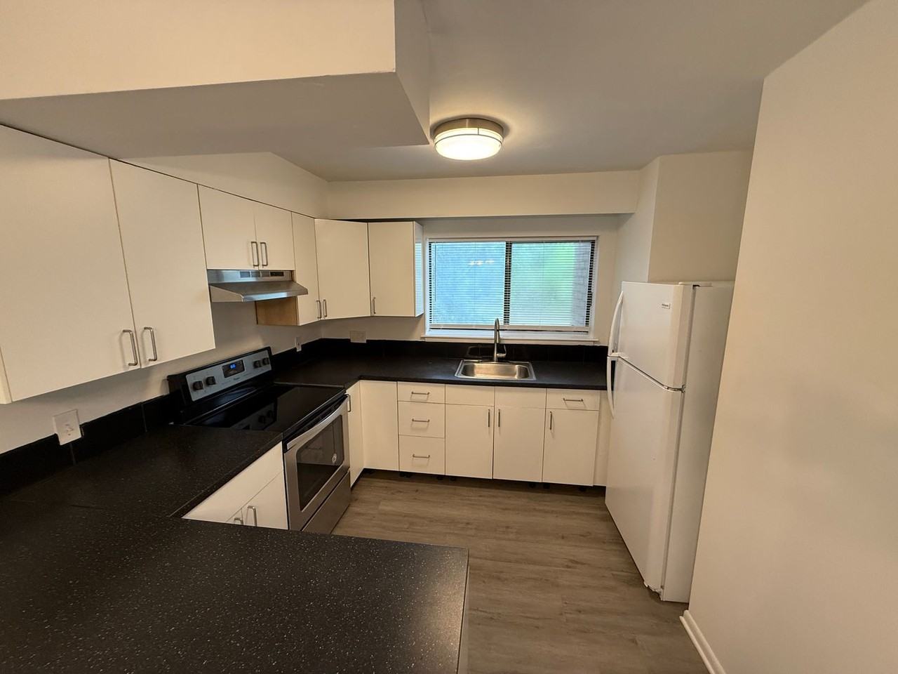 4822 Spring Lake Dr #D - Photo 4 of 20