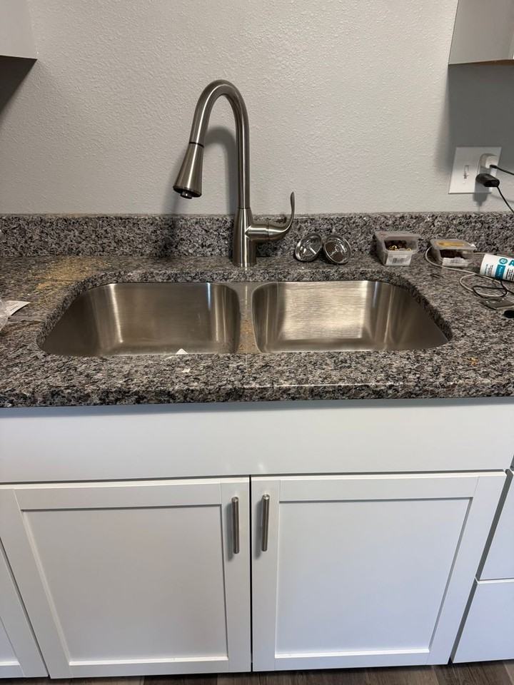 320 S 1st St - Photo 2 of 9