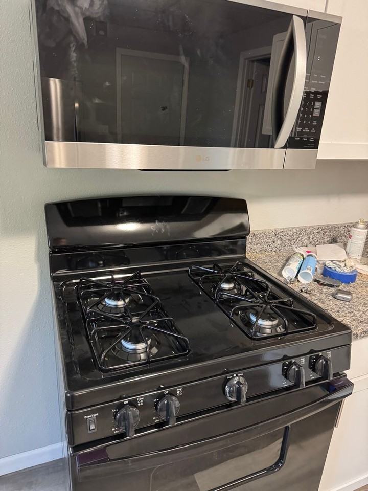 320 S 1st St - Photo 3 of 9