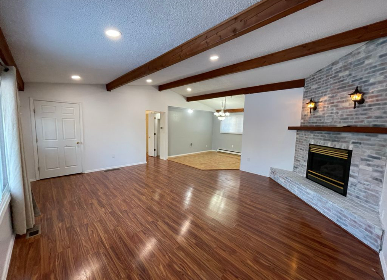 564 N Denali St - Photo 4 of 16