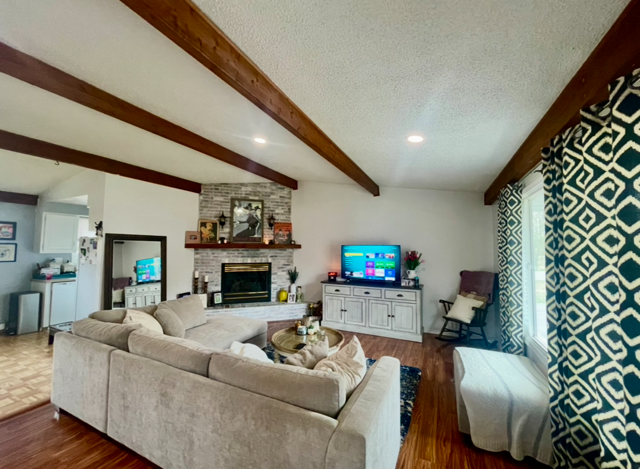 564 N Denali St - Photo 5 of 16