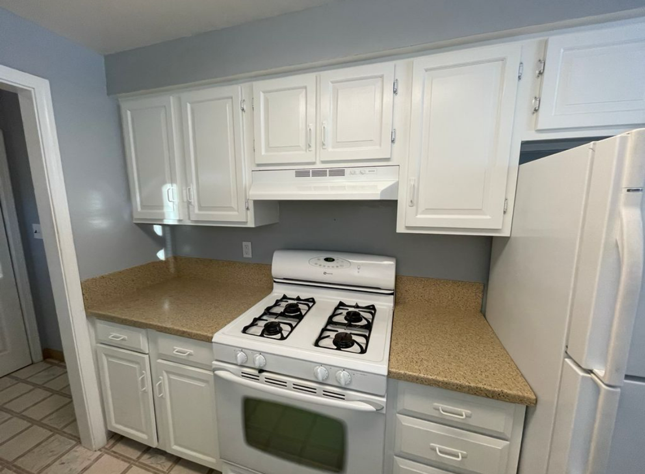 564 N Denali St - Photo 6 of 16