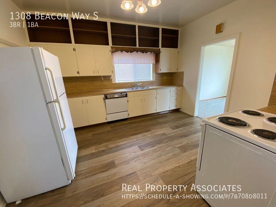 1308 Beacon Way S - Photo 3 of 22