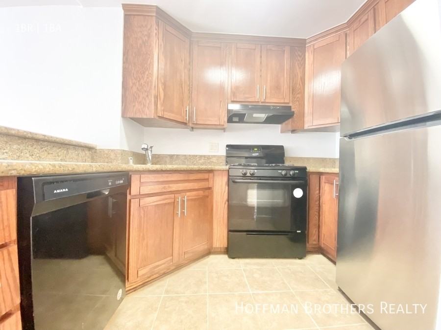10208 Independence Ave #12 - Photo 2 of 11