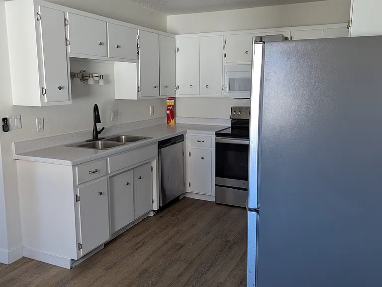 950 5th Ave W - Photo 3 of 22