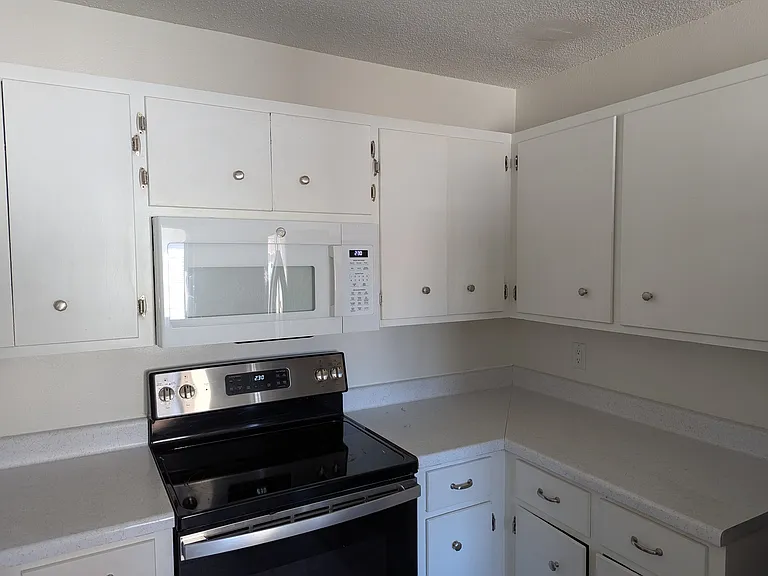 950 5th Ave W - Photo 4 of 22