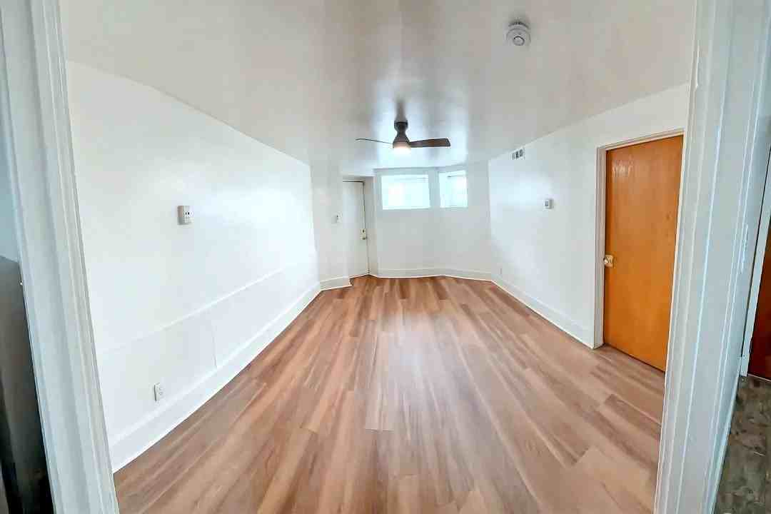1635 Oak St #1B - Photo 6 of 6