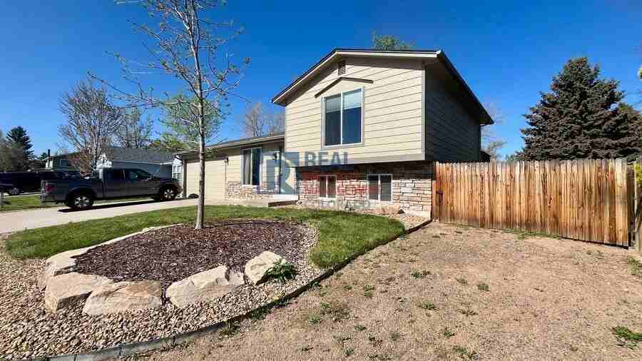 7975 S Estes Ct - Photo 2 of 29