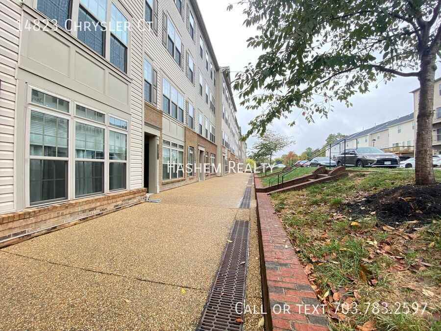 14823 Chrysler Ct - Photo 2 of 30