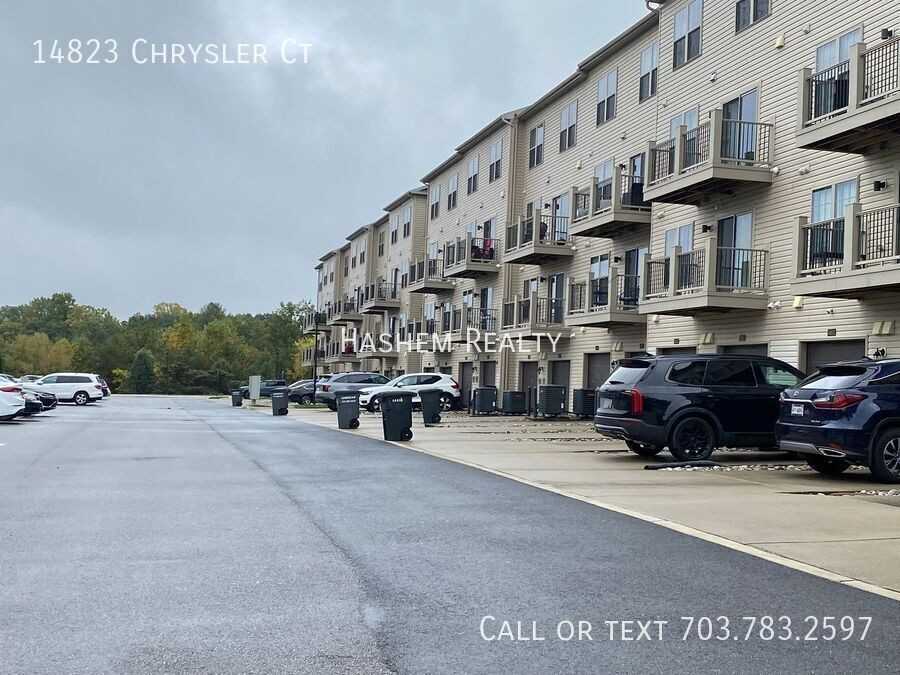 14823 Chrysler Ct - Photo 3 of 30