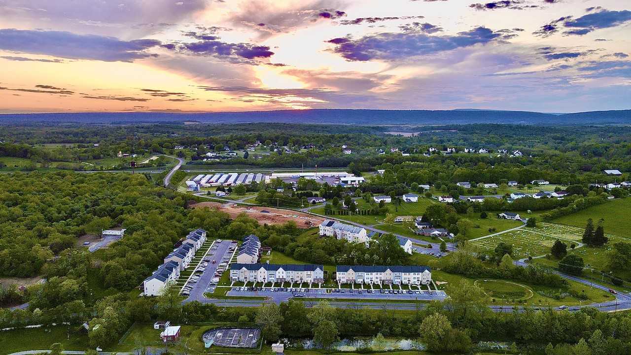 32 Sanford Dr #32 - Photo 2 of 12