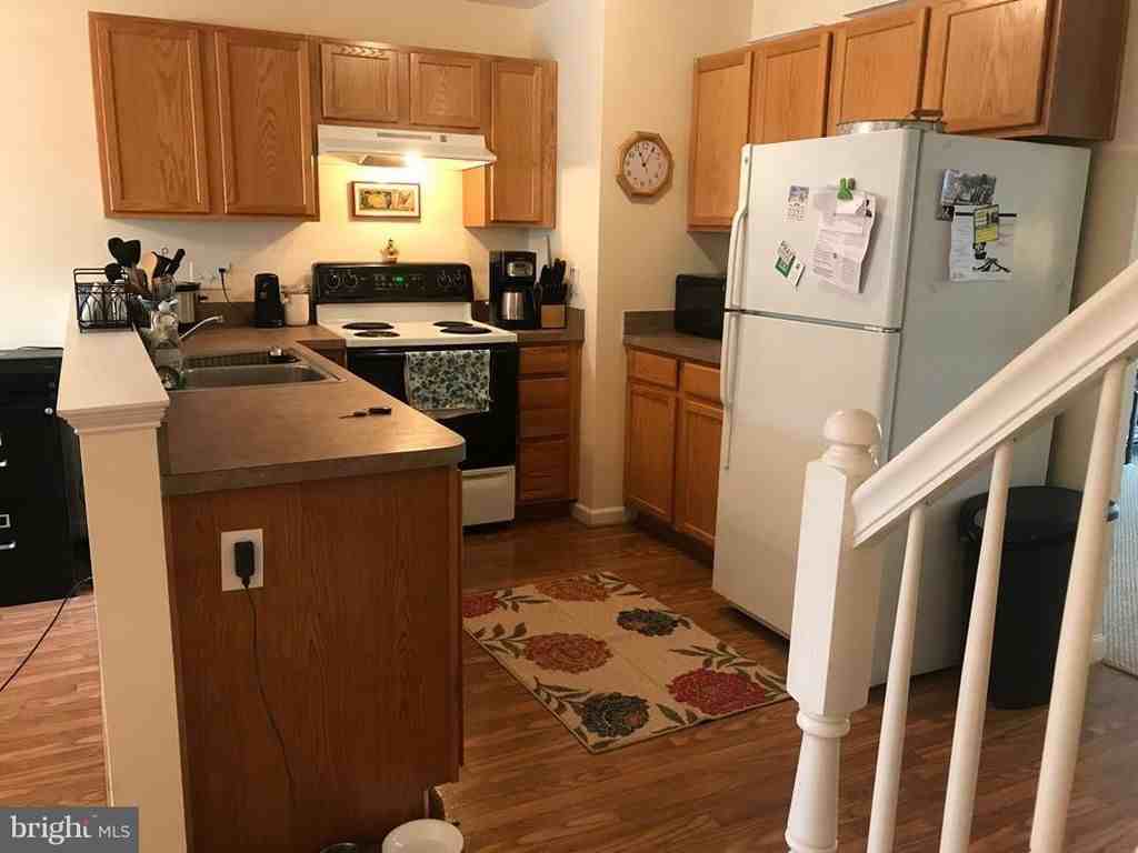 32 Sanford Dr #32 - Photo 6 of 12