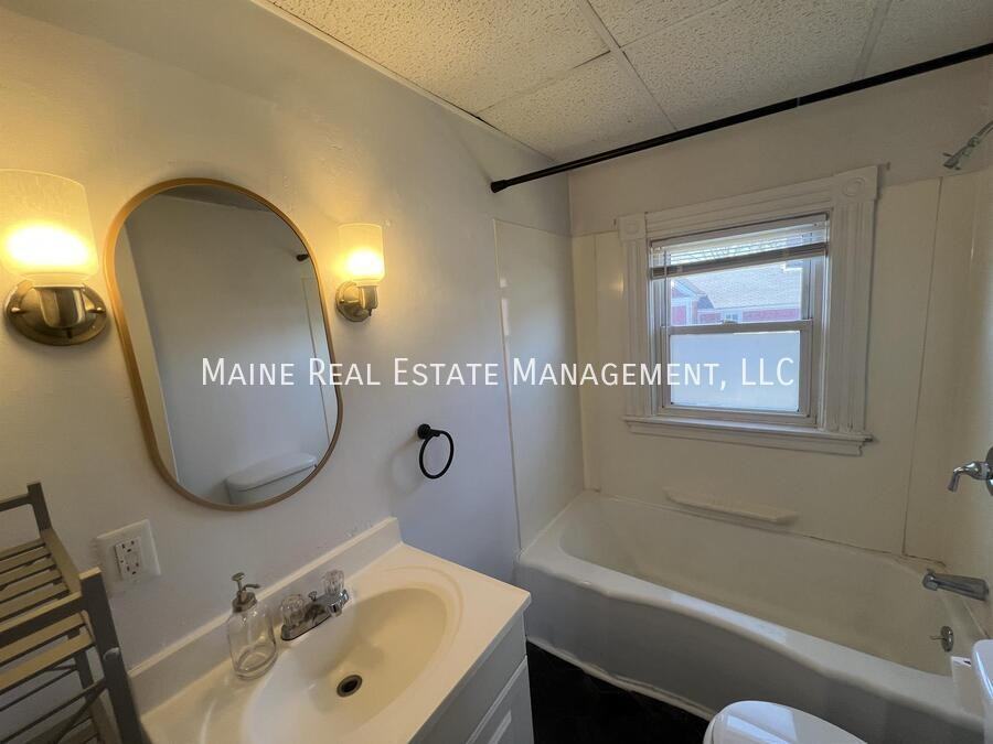 87 Union St #1 - Photo 3 of 8