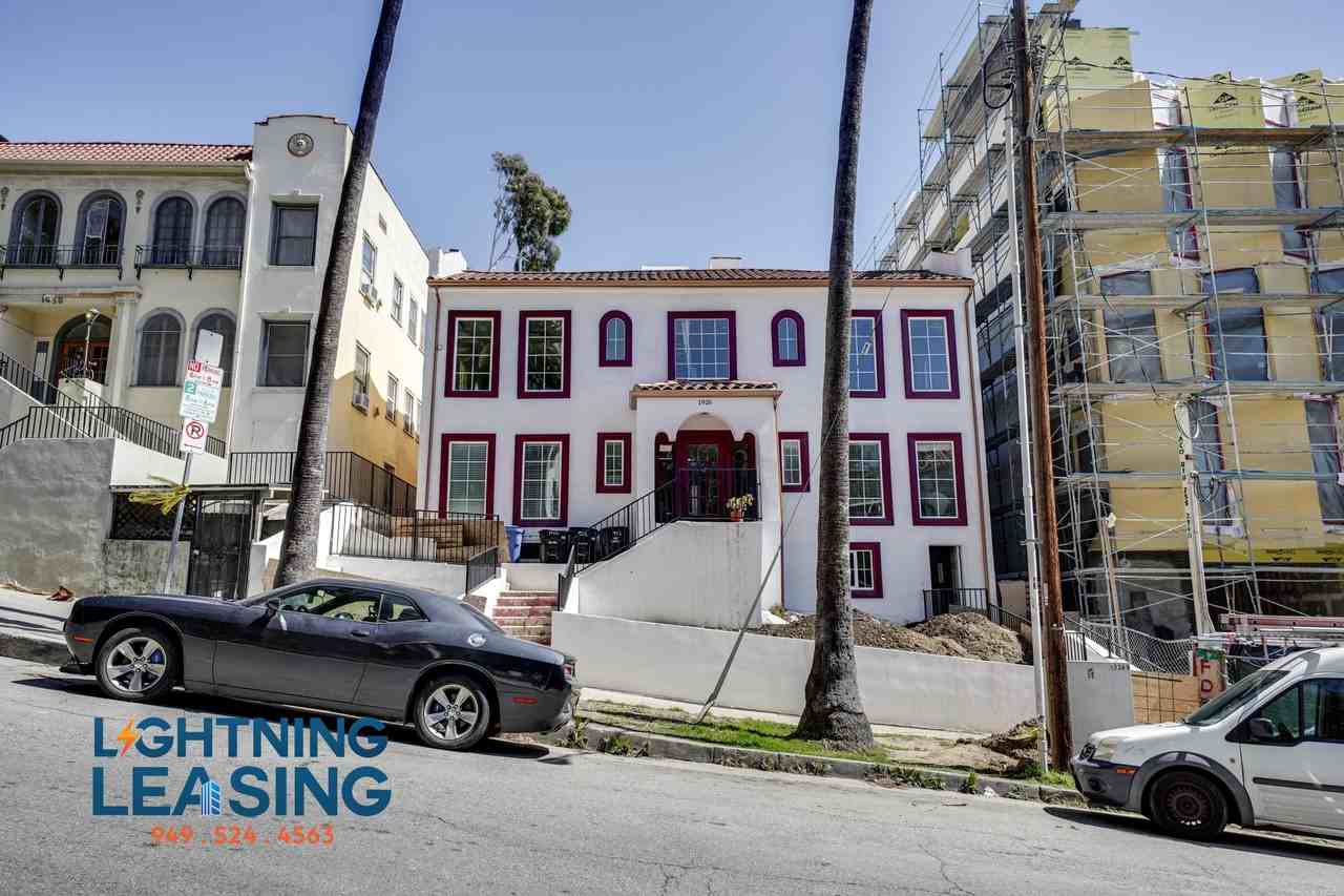 1925 Whitley Ave #7C - Photo 3 of 15