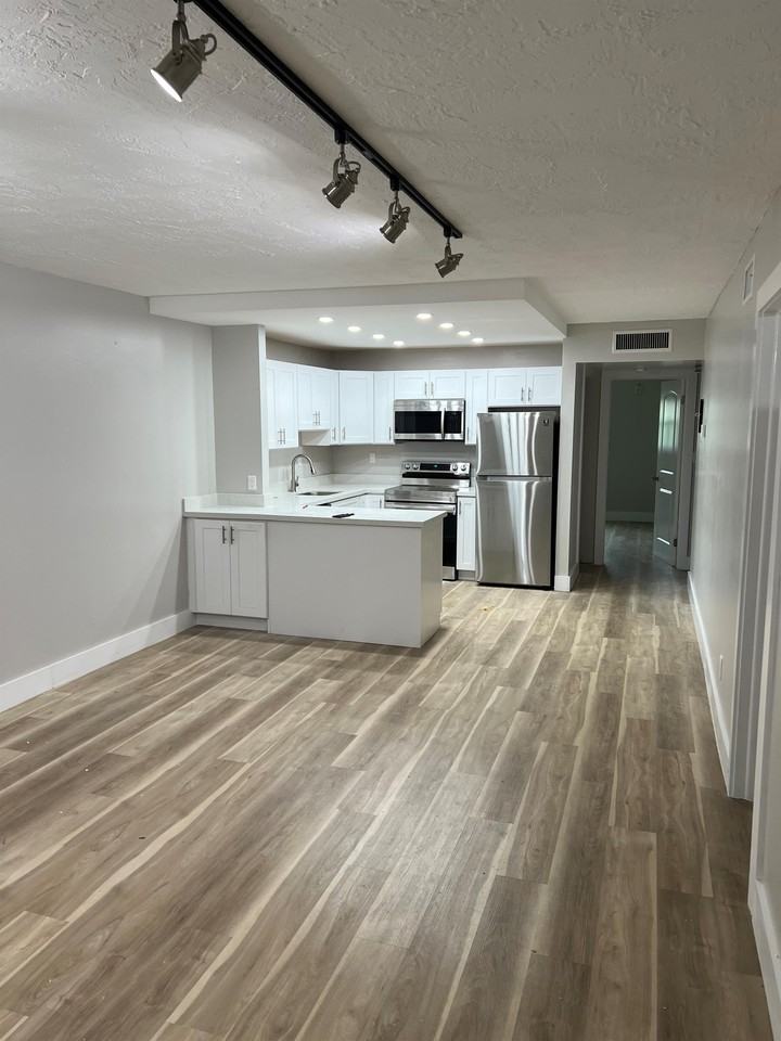 APARTMENTS ON 11TH, LLC - Photo 2 of 18