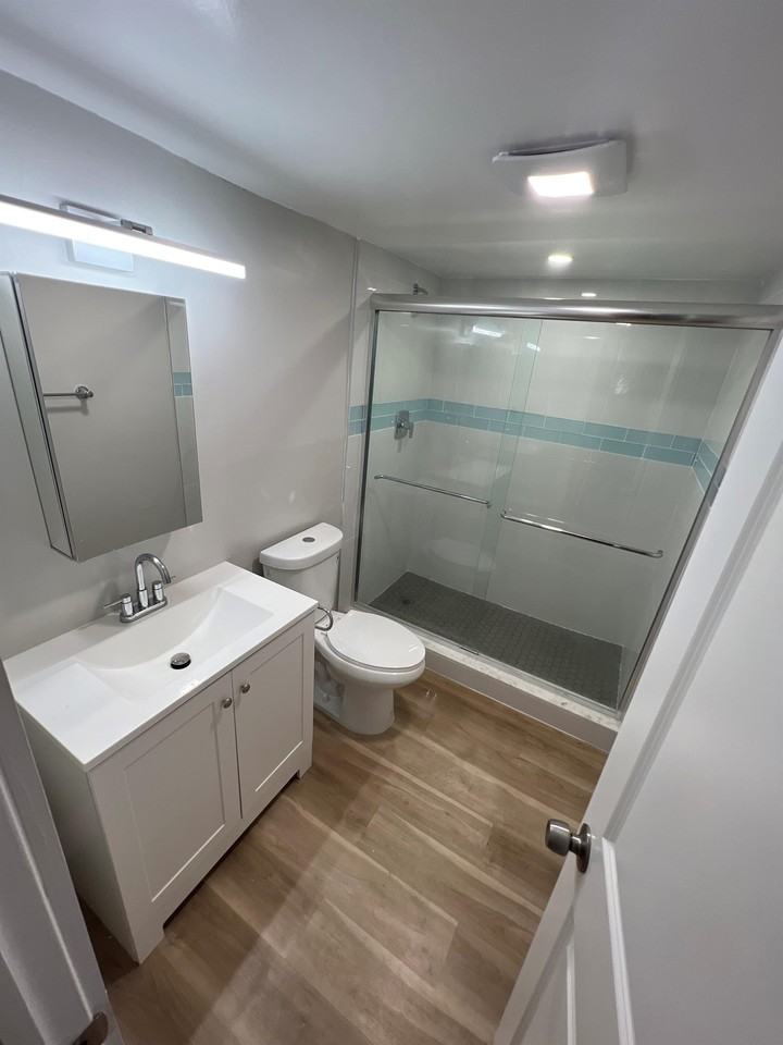 APARTMENTS ON 11TH, LLC - Photo 4 of 18