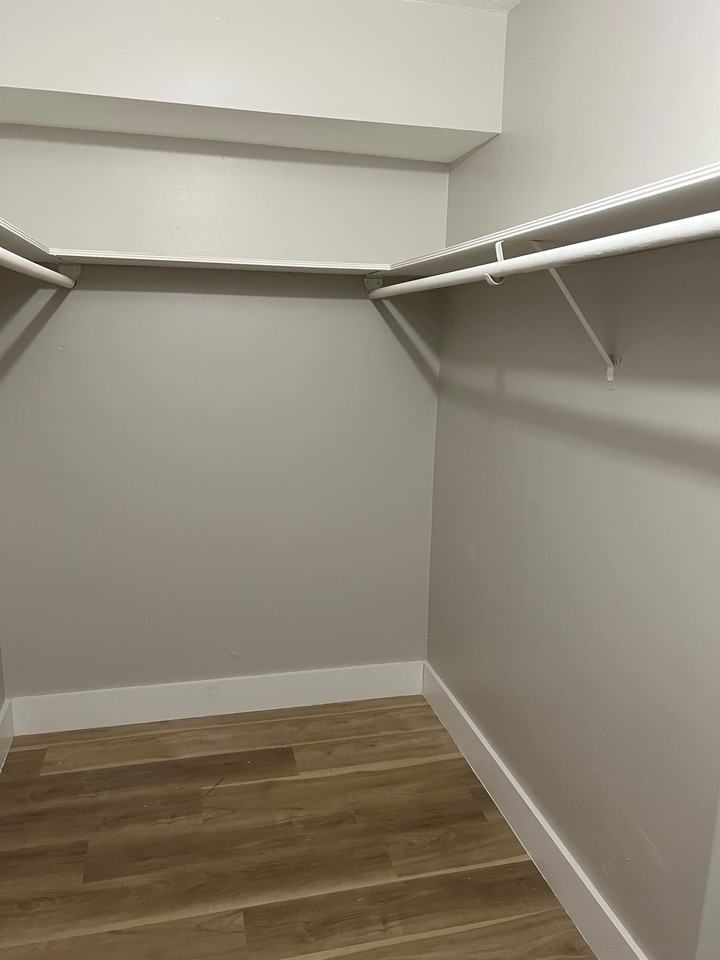 APARTMENTS ON 11TH, LLC - Photo 5 of 18