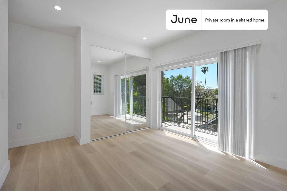 1321 North June Street #D - Photo 4 of 17