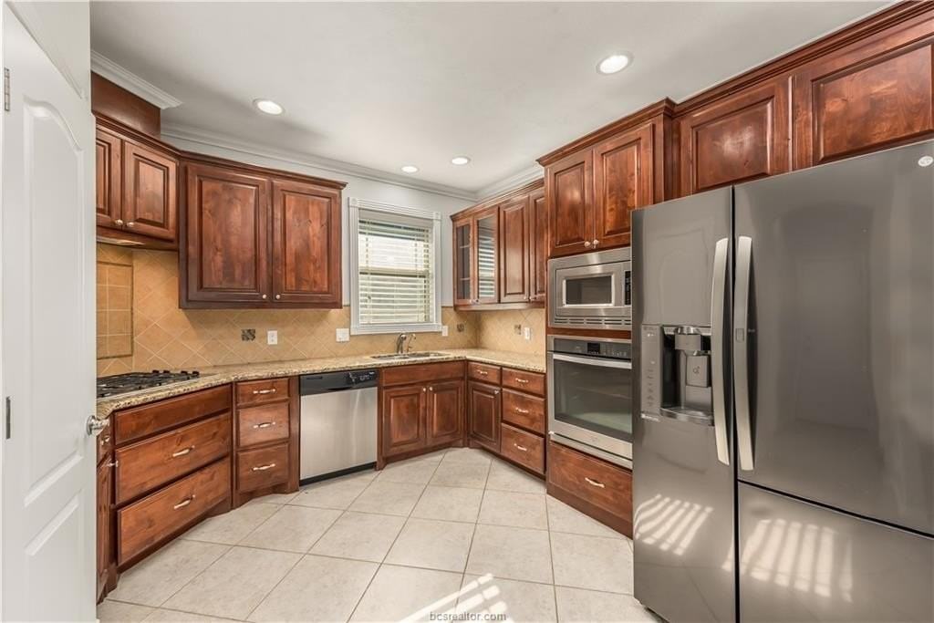 3916 Incourt Ln - Photo 4 of 15