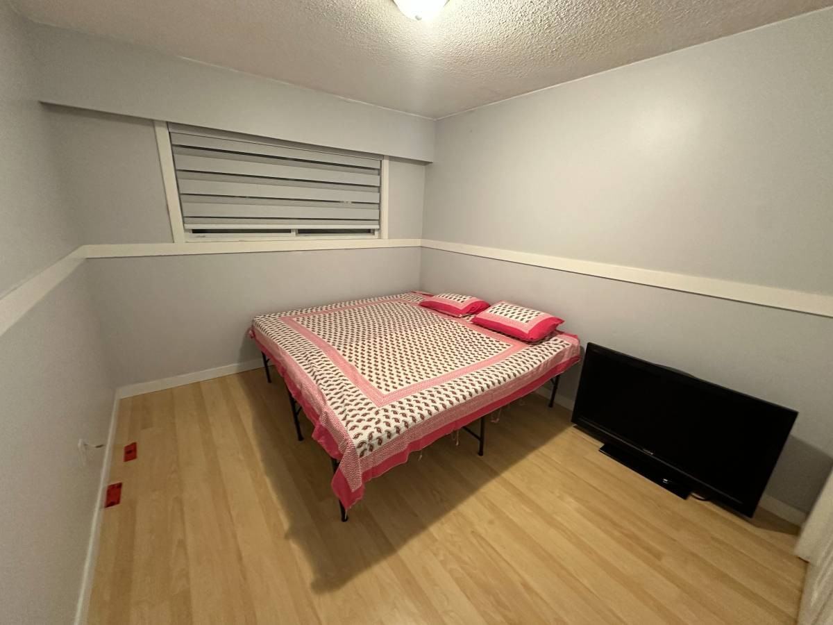 2111 Sherwood Cres Uppr - Photo 3 of 8