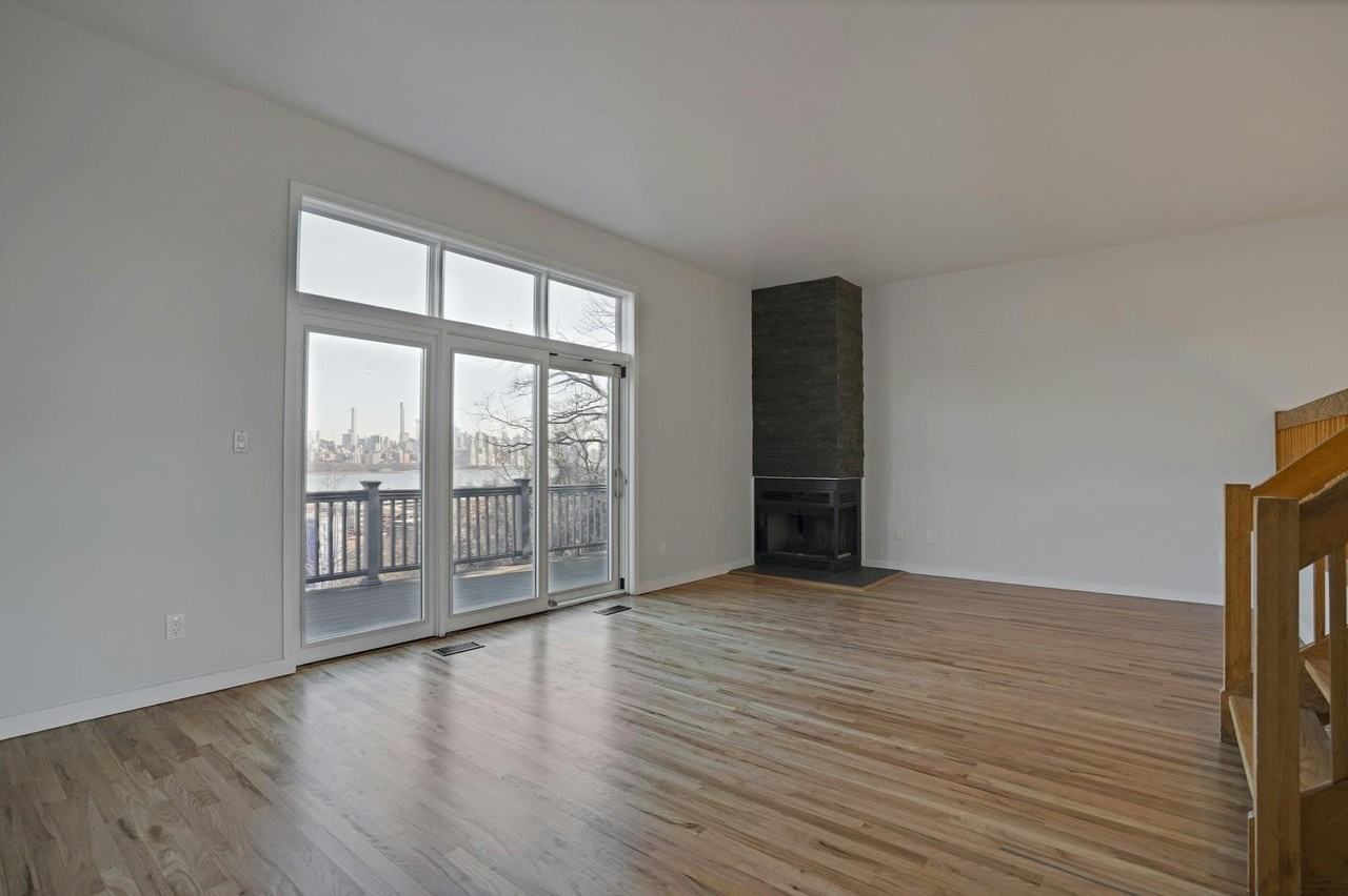 1 Columbus Pl - Photo 4 of 33