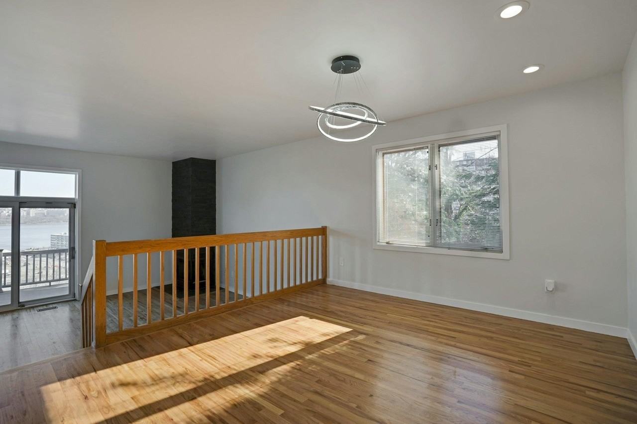 1 Columbus Pl - Photo 7 of 33