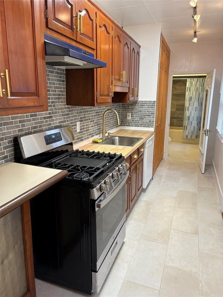 62 S Washington St - Photo 2 of 5