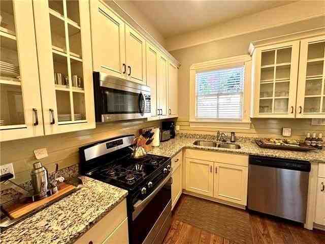 3108 Burgundy St - Photo 6 of 18