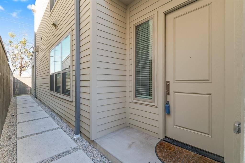 6531 Roper St - Photo 3 of 40