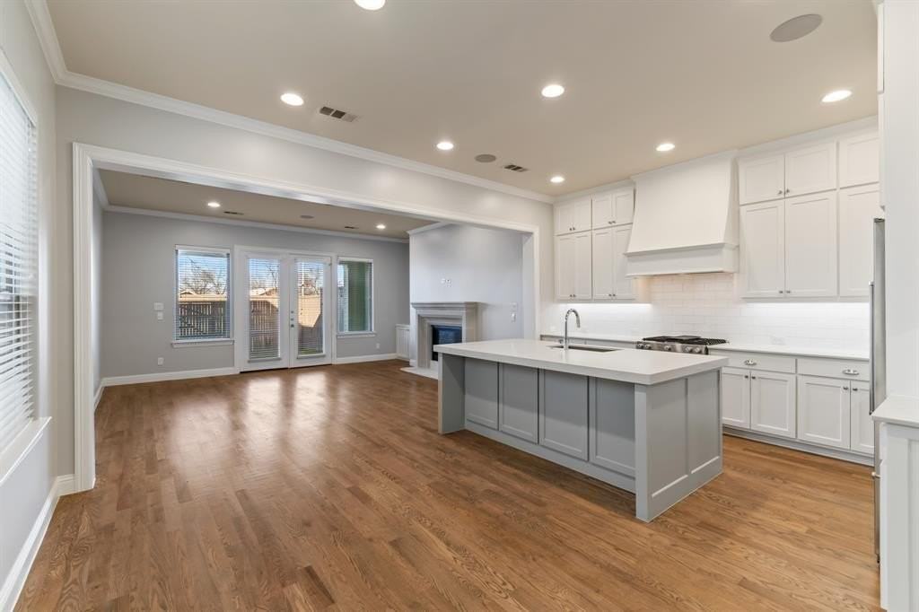 6531 Roper St - Photo 6 of 40