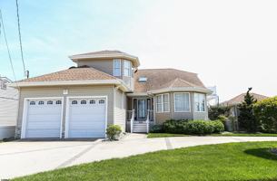 featured image of 2404 Bayshore Ave