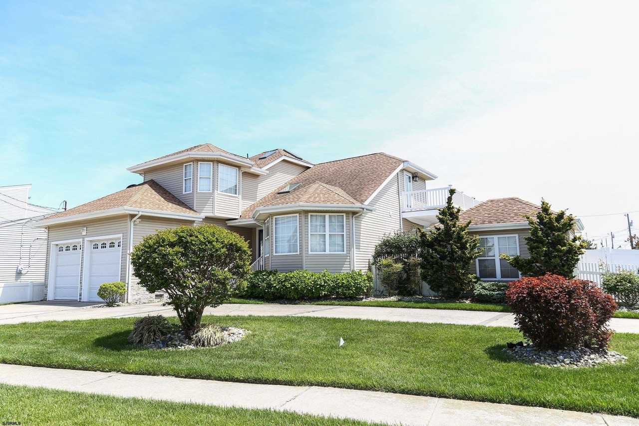 2404 Bayshore Ave - Photo 2 of 50