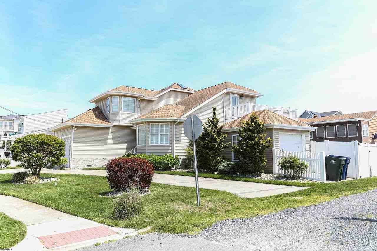 2404 Bayshore Ave - Photo 3 of 50