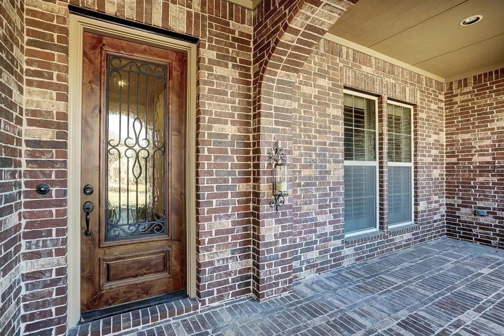 2523 Alan Lake Ln - Photo 3 of 33