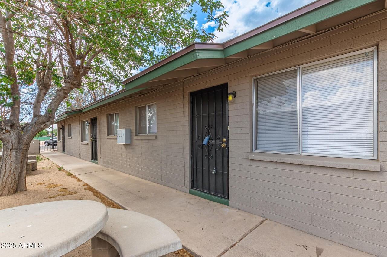 7153 N 57th Dr - Photo 3 of 25