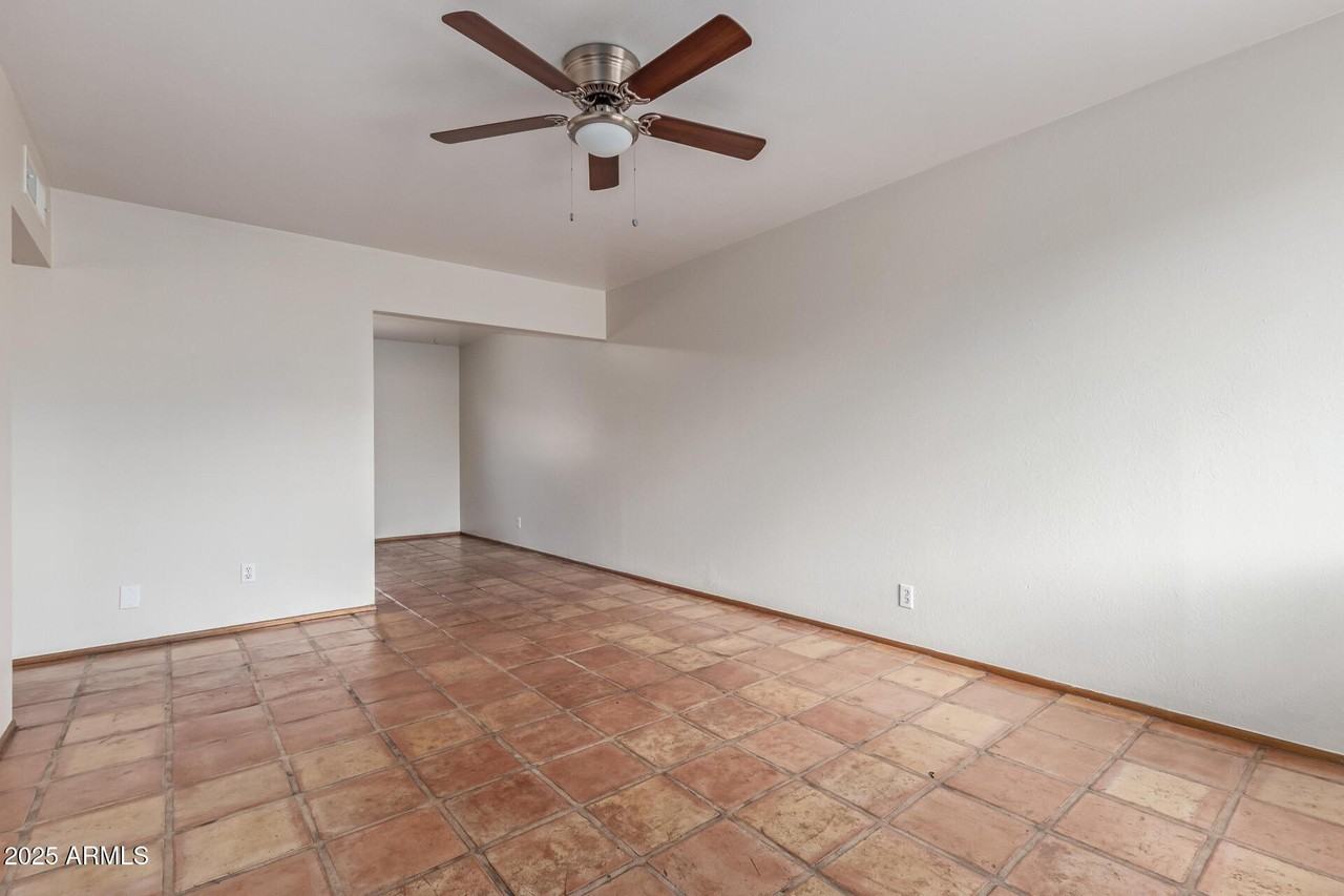 7153 N 57th Dr - Photo 4 of 25