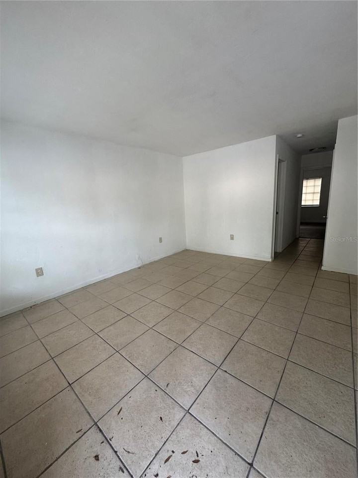 3120 Sw 26th Ter - Photo 2 of 15