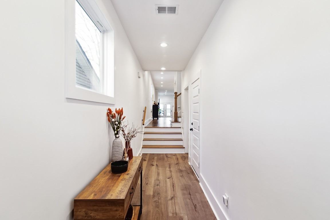 302A Vivelle Ave - Photo 3 of 37