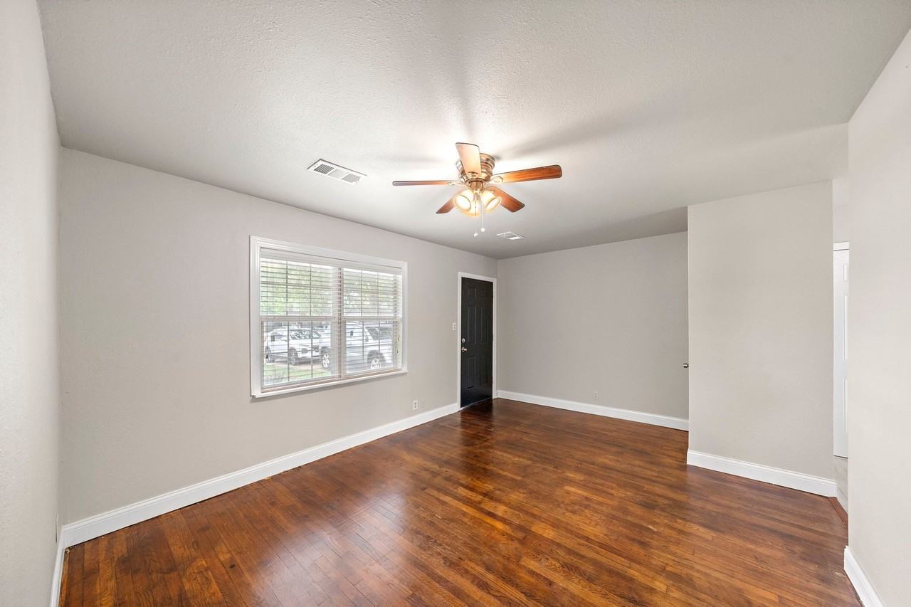 6630 Lodge St - Photo 3 of 10