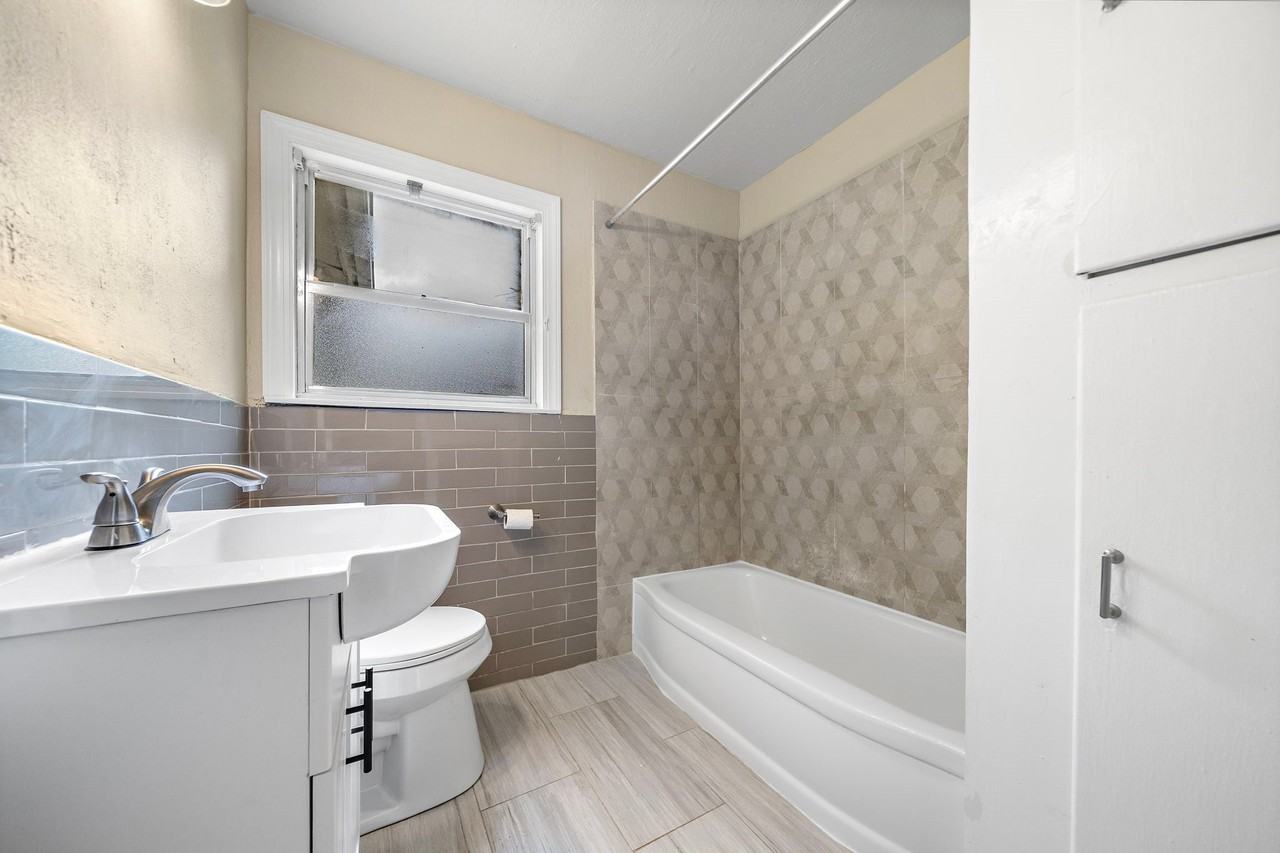 6630 Lodge St - Photo 7 of 10