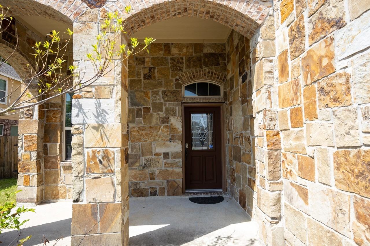 6707 Hunters Creek Ln - Photo 2 of 30