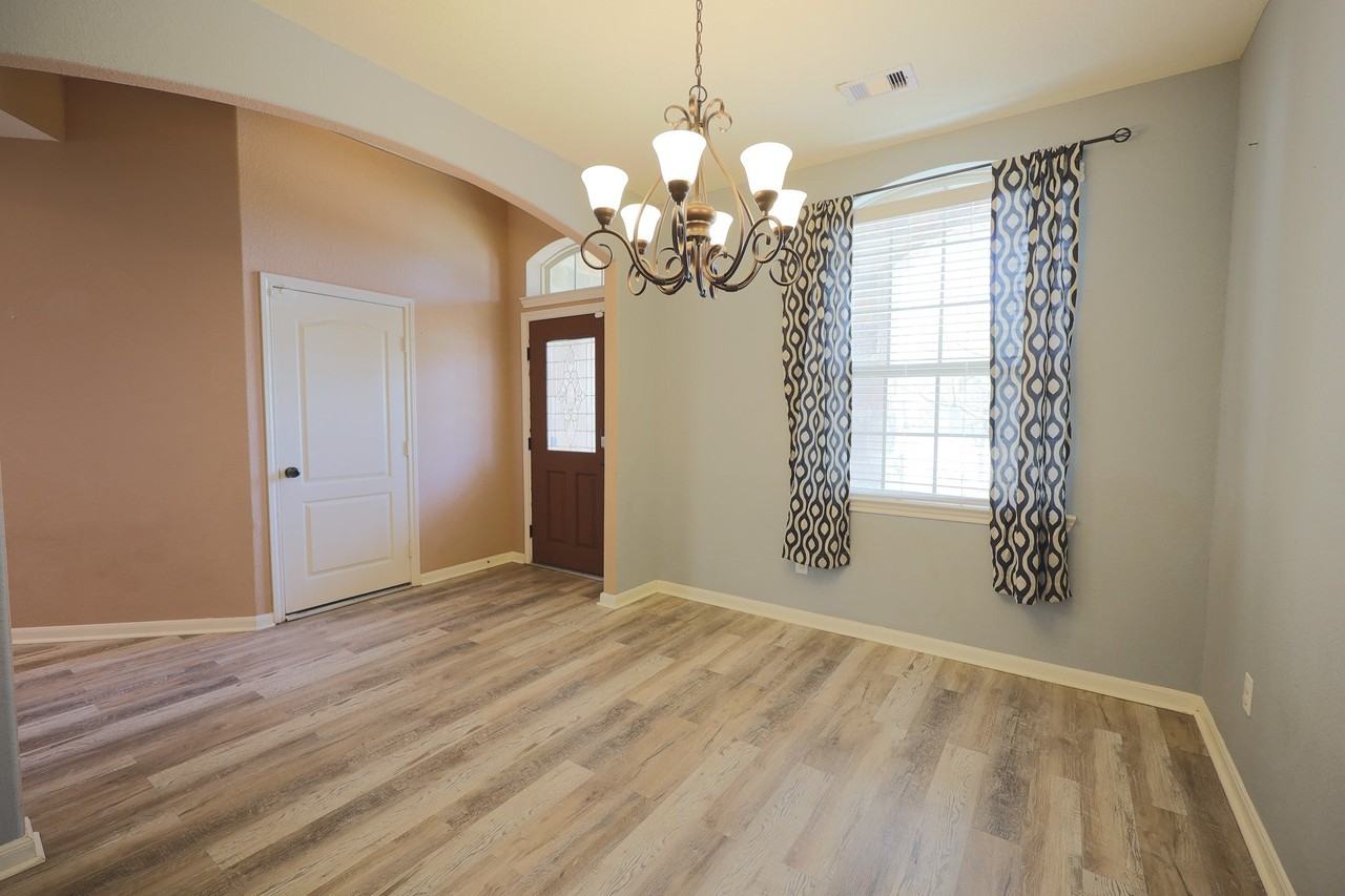 6707 Hunters Creek Ln - Photo 4 of 30