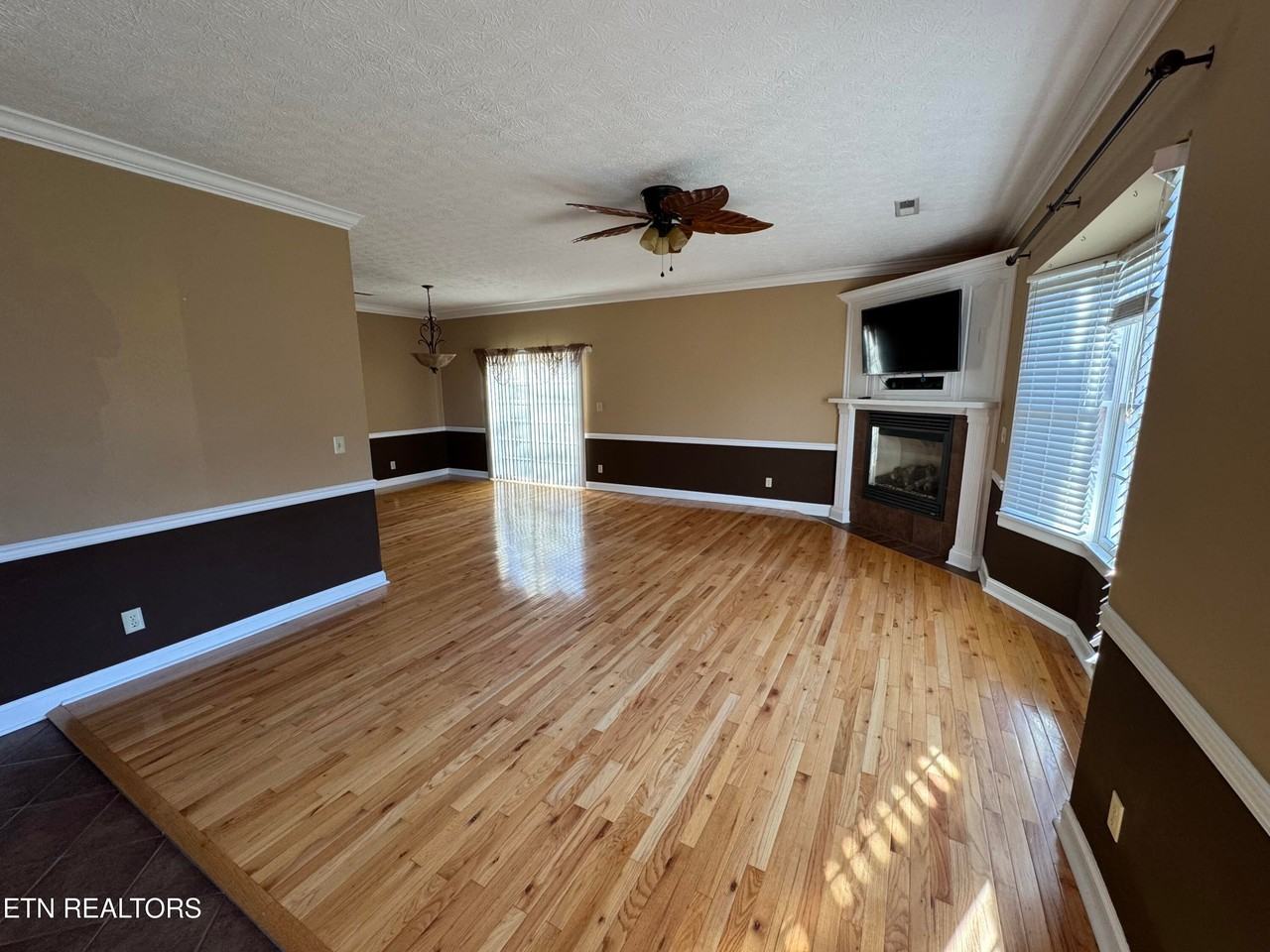1127 Brentwood Way - Photo 3 of 8