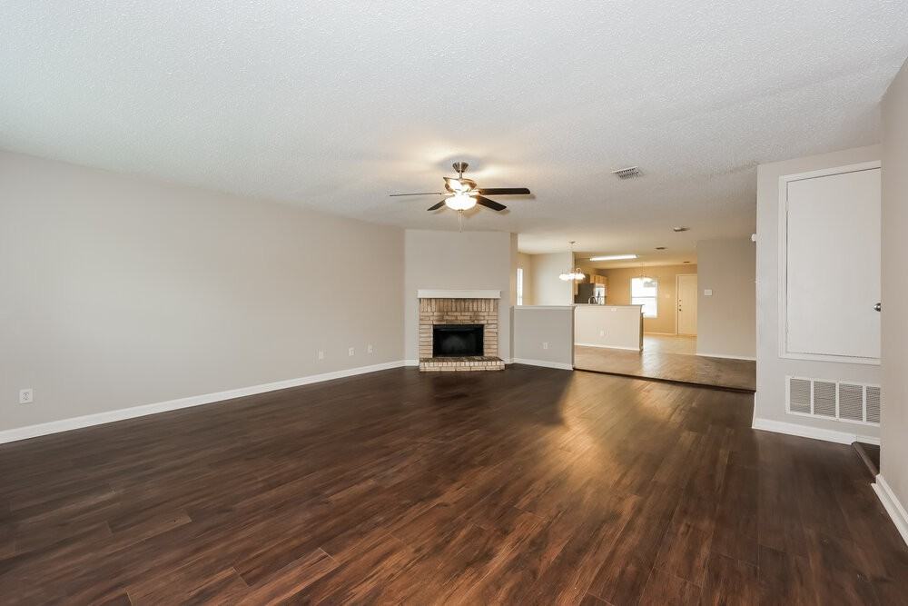 8412 Seven Oaks Ln - Photo 4 of 16